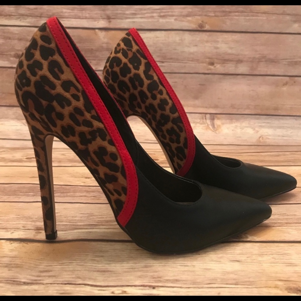 Cheetah stiletto pumps. Size 5.5. Shoe dazzle.